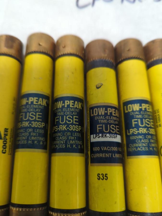 Used COOPER BUSSMANN,LPS-RK-30SP,LOW-PEAK 30 AMP FUSE LOT OF 8 PRE-OWNED