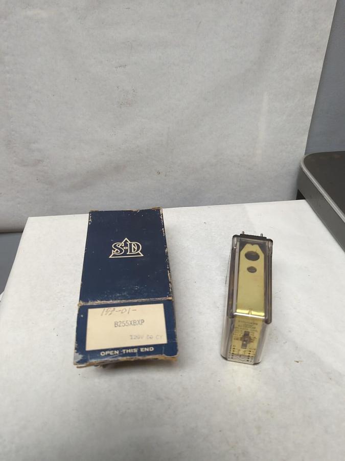 STRUTHERS-DUNN,B255XBXP,PLUG IN RELAY 110/120V 50/60HZ NOS
