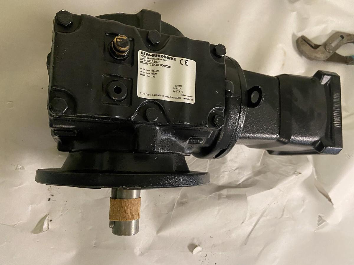 SEW Eurodrive,SF47-AQA100/3,Gear Reducer 4500/417 Ratio 10.8