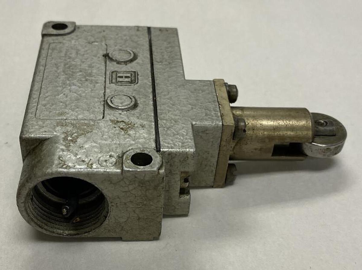 Used Honeywell,BZE7-2RQ,Limit Switch