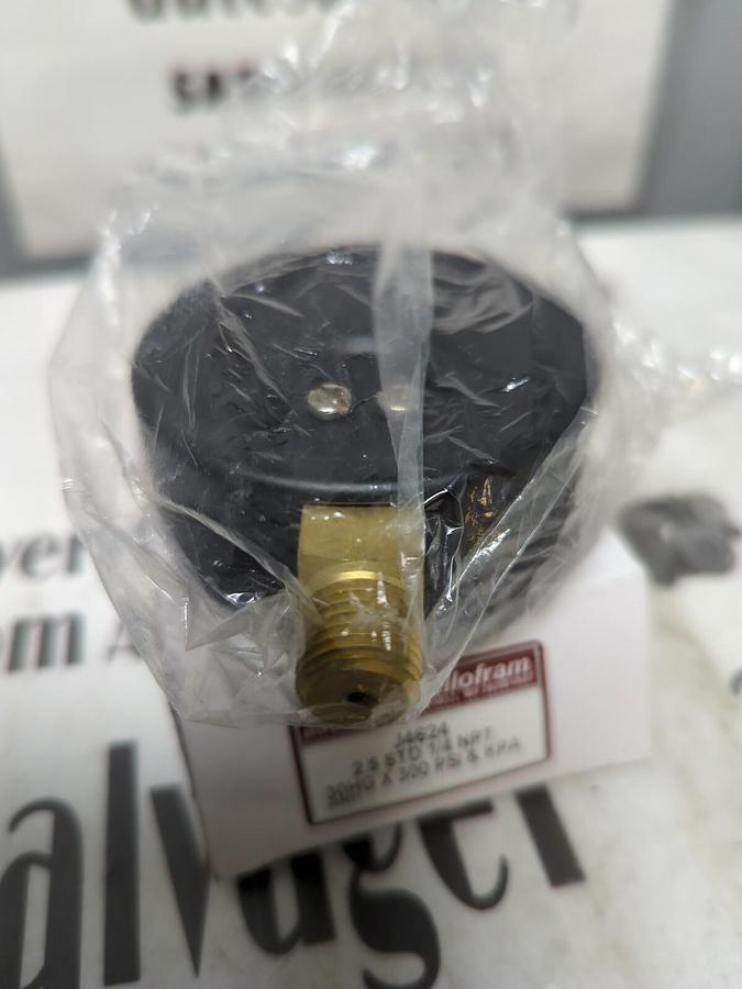 MARSH BELLOFRAM,J4624,2.5 STD 1/4 NPT PSI GAUGE NEW