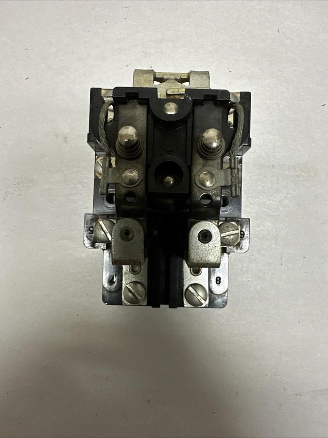 Used Detrol,900DPDT 28556-63,Relay 120/240 VAC 1PH (G047)