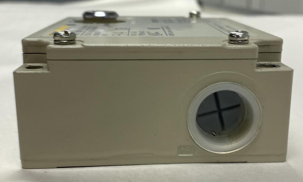 Used Omron,D4BL-2CRA,Safety Door Lock Switch 3A 250V NO MOUNTING HEAD