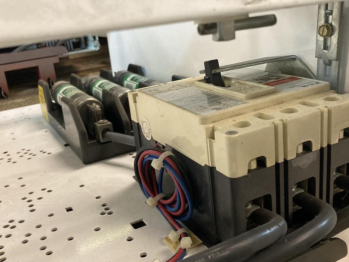 Used Cutler-Hammer,100A,24 INCH MCC Disconnect Feeder Bucket 480V 60Hz