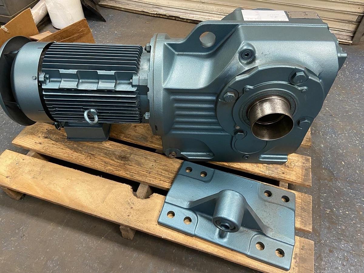 Used Sew Eurodrive,KT107TDV160M4CZTHAB-C8-KS, Gear Reducer Ratio 66.52 36142lbs/in