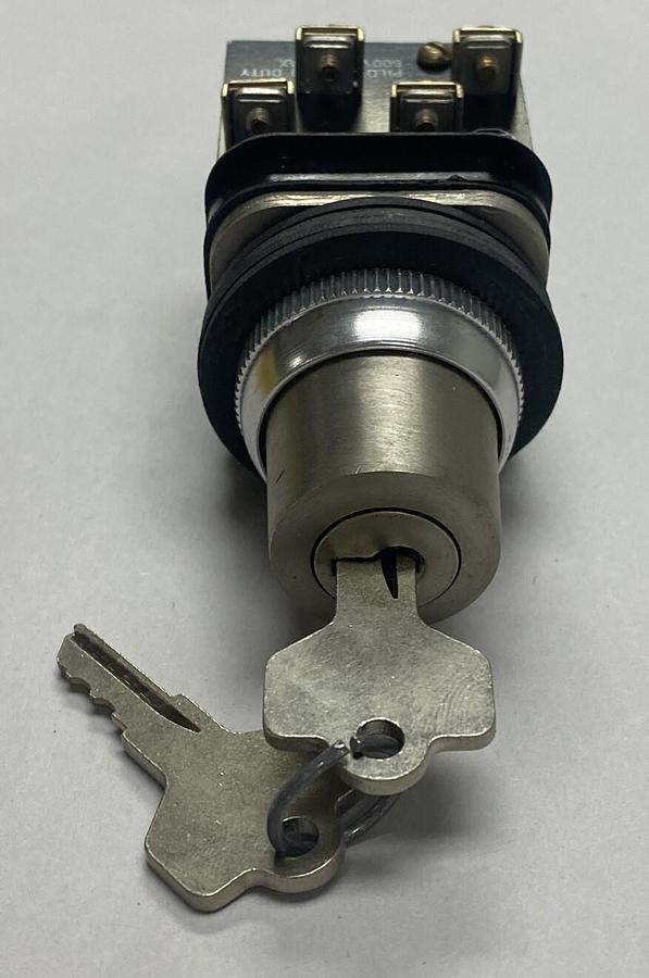 Allen-Bradley,800T-J631B18,Three Position Selector Switch Cylinder Lock NOS
