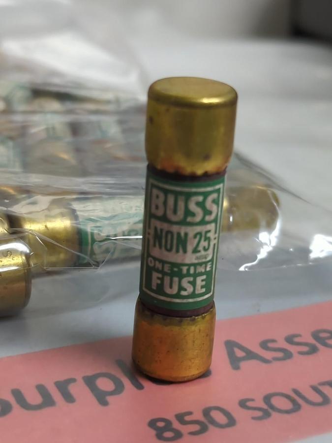 Used BUSS,NON-25,ONE-TIME 25 AMP FUSE LOT OF 35 PRE-OWNED