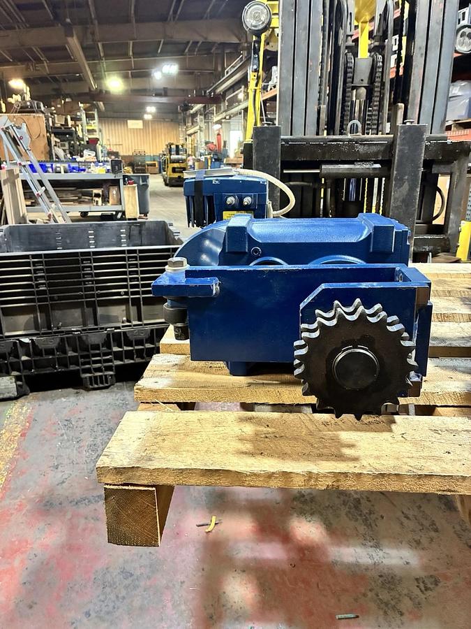 Used SEW EURODRIVE,FA77/G DRE90L4BE2HR/MM15/IV,GEAR MOTOR 1.5kW RATIO 94.93