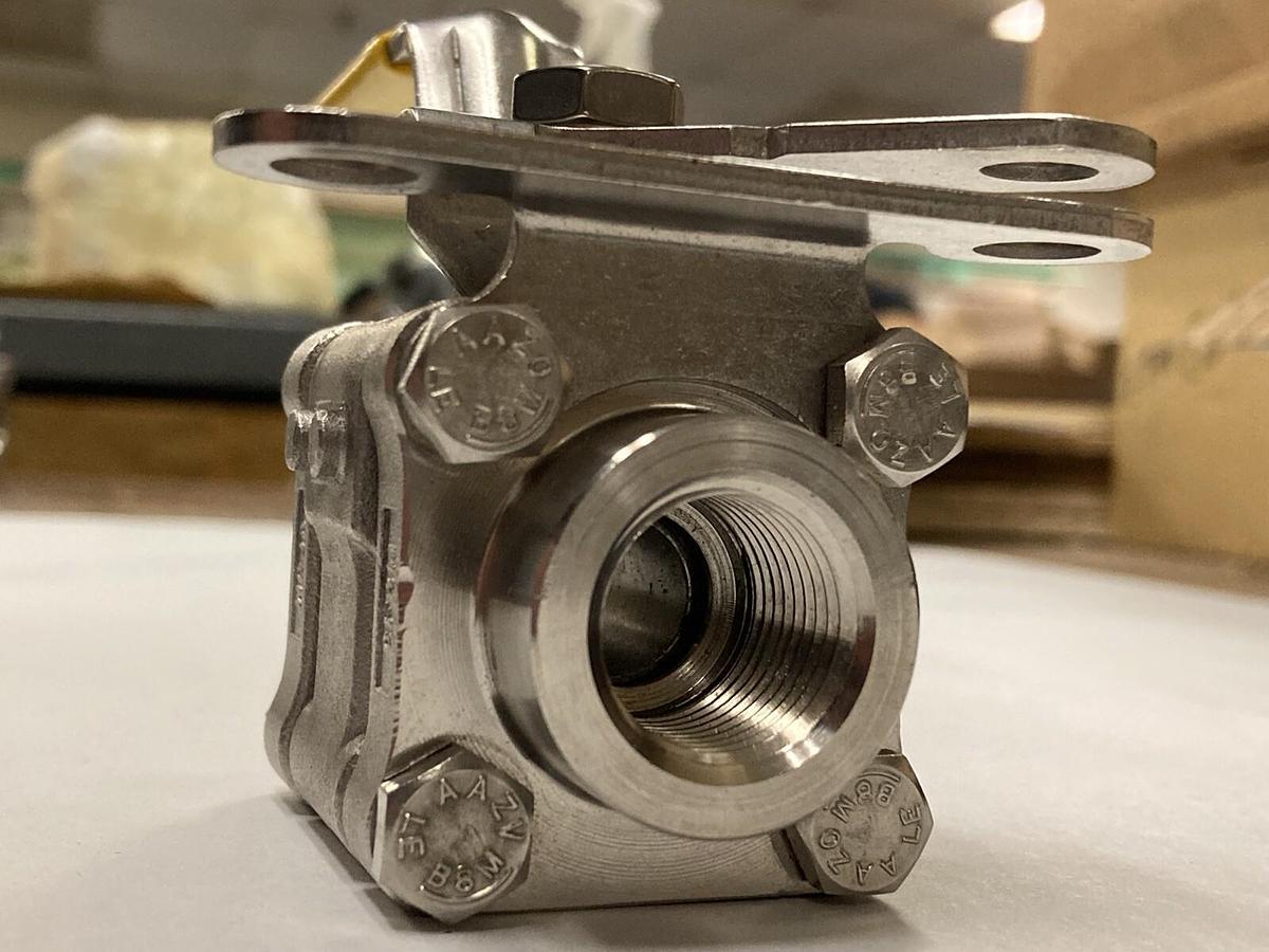 Whitey Swagelok,SS-S63PF8,1/2 INCH Steam Service Ball Valve