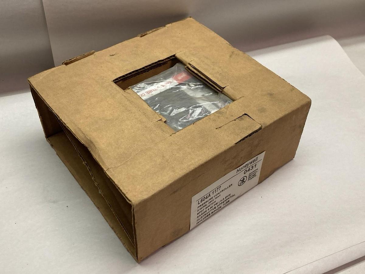 Used Honeywell,L604A 1177,3-Wire Pressure Controller 5-50PSI 250V