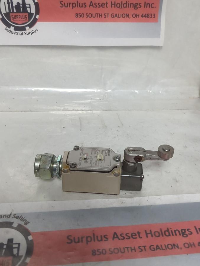 Used OMRON,WLCA2-LE-N,LIMIT SWITCH 10 AMP 250 VAC PRE-OWNED