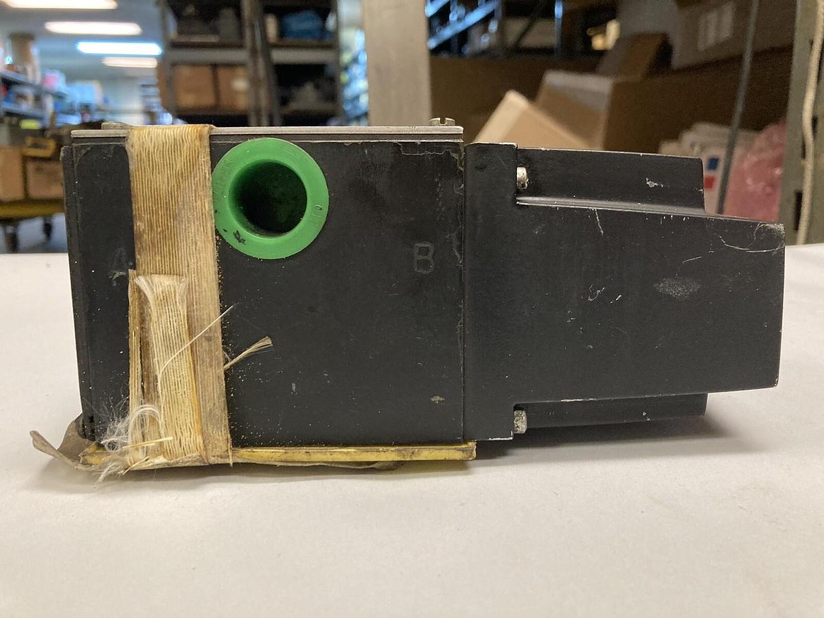 Used Parker Hannifin,10101B1AYC,Directional Control Valve 115V 60C 23EF