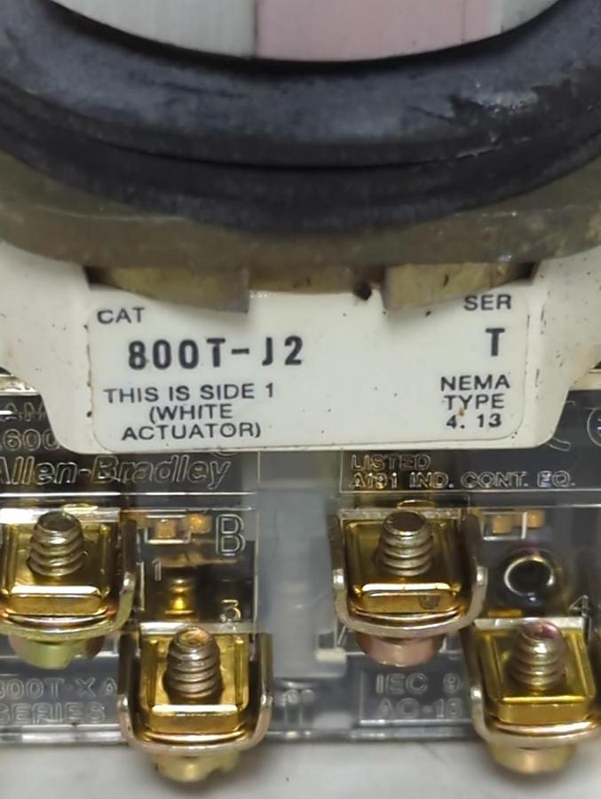 Used ALLEN BRADLEY,800T-J2,SELECTOR SWITCH SERIES T PRE-OWNED