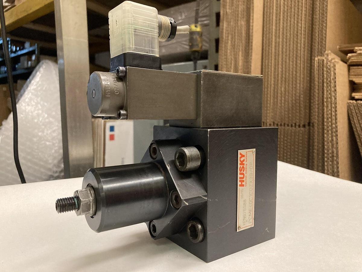 Used Moog,XEB11483-000-21,Proportional Pilot Valve with Husky HPN676588