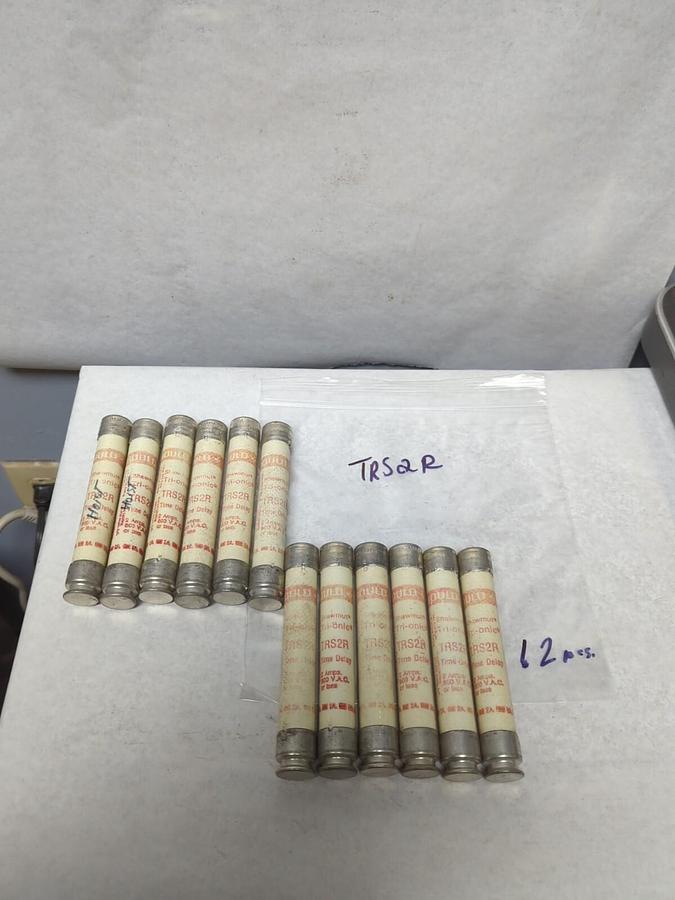 Used GOULD SHAWMUT,TRS2R,TRI-ONIC 2 AMP FUSE LOT OF 12 PRE-OWNED