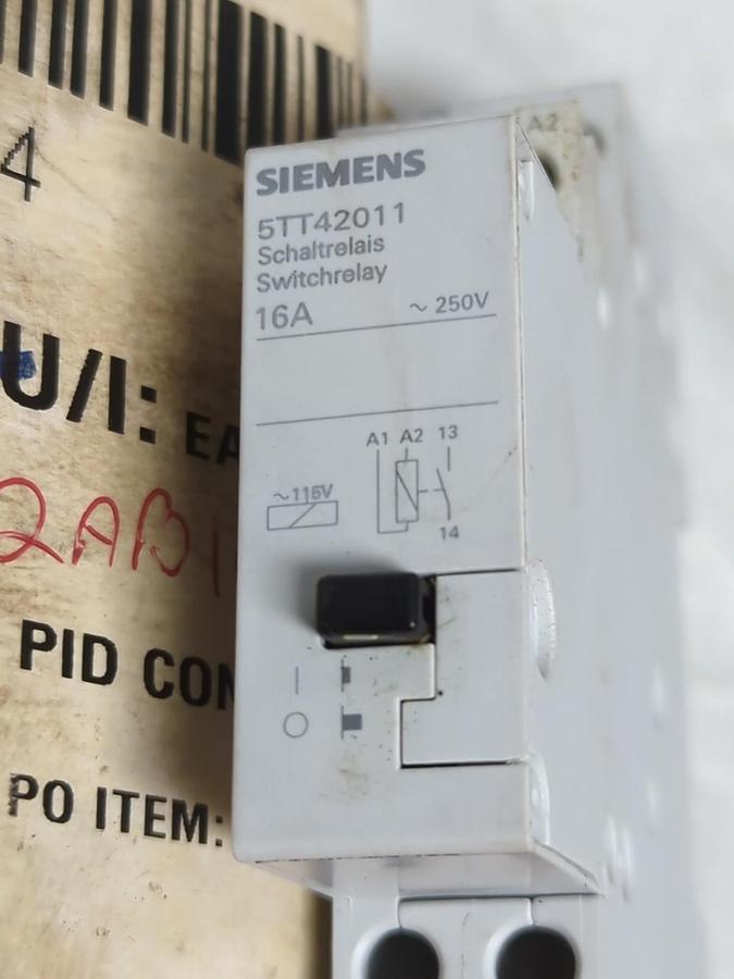 SIEMENS,5TT42011,SWITCHING RELAY SWITCH 16A 250V NOS