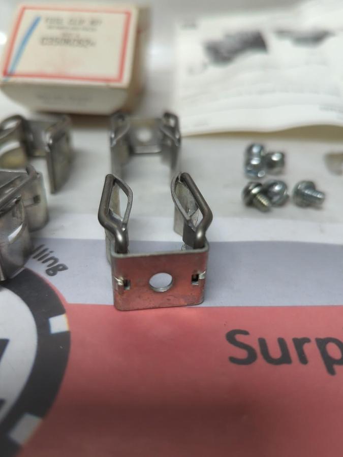 CUTLER-HAMMER,C350KC62,FUSE CLIP KIT 60 AMP 600 V SIZE 1 NOS