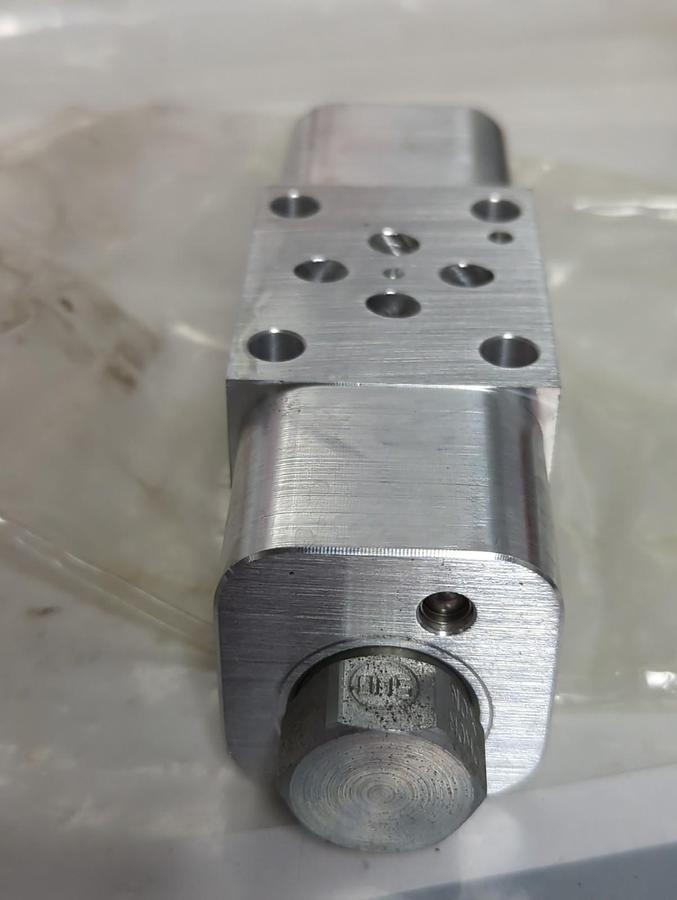 SUN HYDRAULICS,EBY-OF85-A2,HYDRAULIC VALVE MAINIFOLD ASSEMBLY NOS