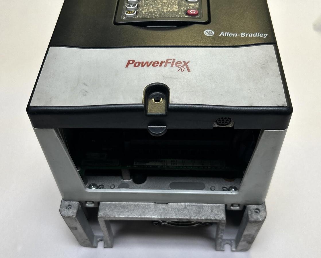 Used ALLEN BRADLEY,20AD8P0A2AYNNNC0,POWERFLEX 70 AC DRIVE VFD 5HP