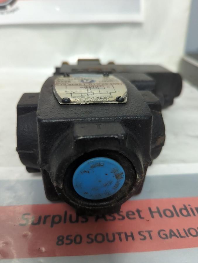 Used VICKERS,CT5 060A FM FW X5 100,CONTROL VALVE DGUV-3S-001-M-F-FW-X5-60 PRE-OWNED