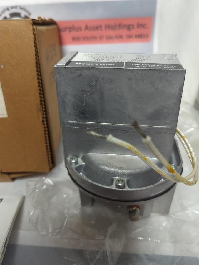 HONEYWELL,V48J 1013,DIAPHAGM GAS VALVE 120V/60HZ 1 INCH NPT NOS