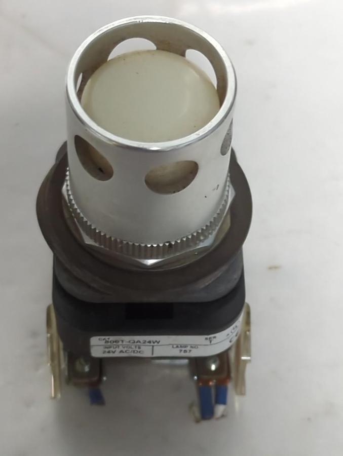 Used ALLEN BRADLEY,800T-QA24W,SER T WHITE ILLUMINATED PUSH BUTTON 24V AC/DC PRE-OWNED