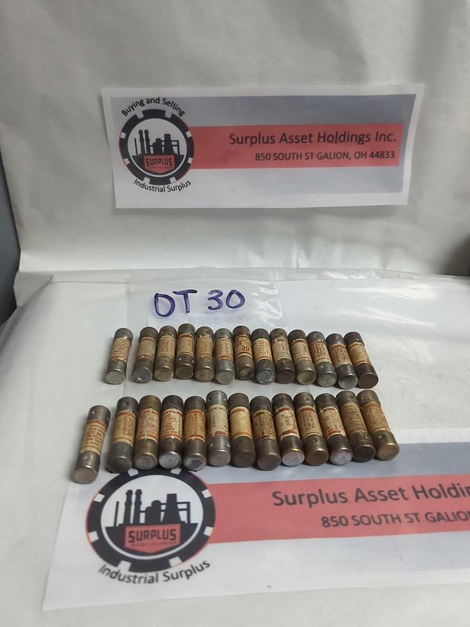 Used GOULD SHAWMUT,OT30,ONE TIME 30 AMP FUSE LOT OF 26 PRE-OWNED