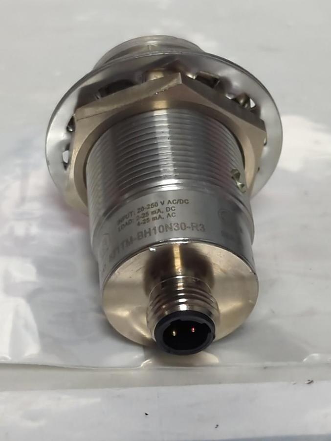 Used ALLEN BRADLEY,871TM-BH10N 30-R3,INDUCTIVE PROXIMITY SWITCH NOS