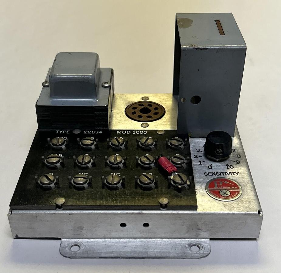 Used PHOTOSWITCH,22DJ41000,CONTROL BOARD