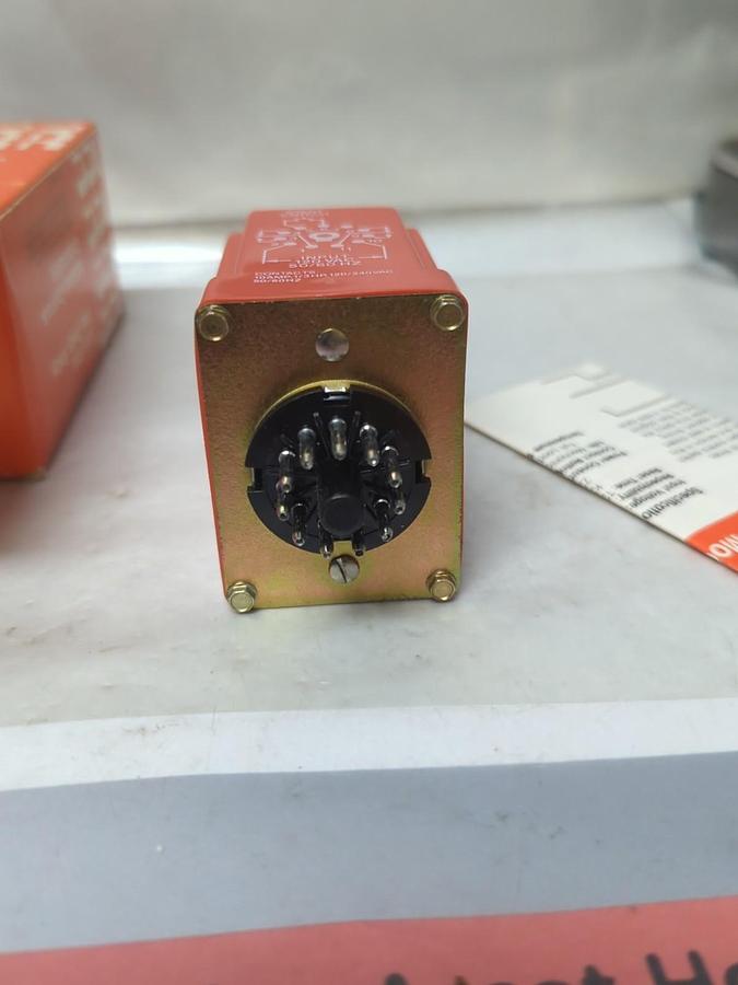 NATIONAL CONTROLS,T3K-00300-461,SOLID STATE TIMER 3-300SEC. 120VAC NOS