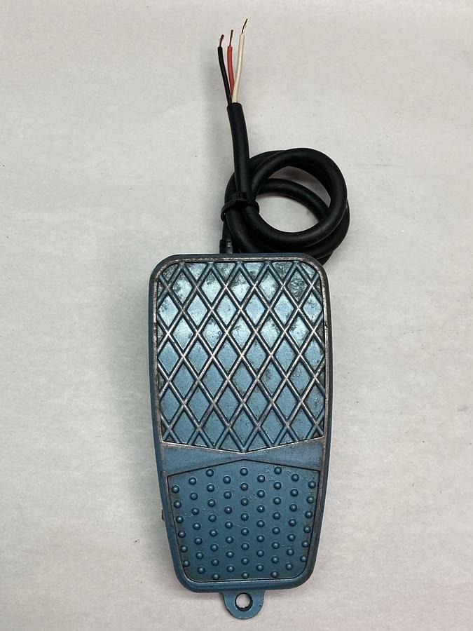 Used Kasuga,KFL-1,Foot Switch 250V 6A w/Cable