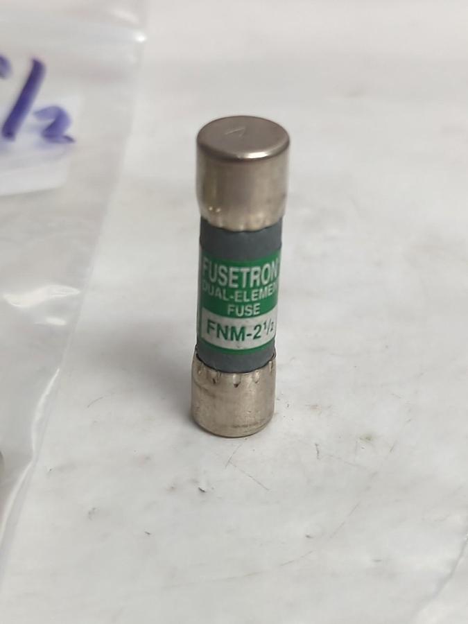 Used COOPER BUSSMANN,FNM-2-1/2,FUSETRON 2-1/2 AMP FUSE LOT OF 8 PRE-OWNED