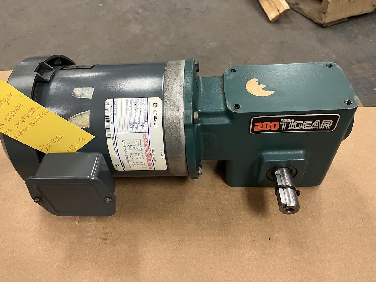 Used RELIANCE,56/200,TIGEAR 200 SPEED REDUCER 1HP RATIO 20 1725RPM