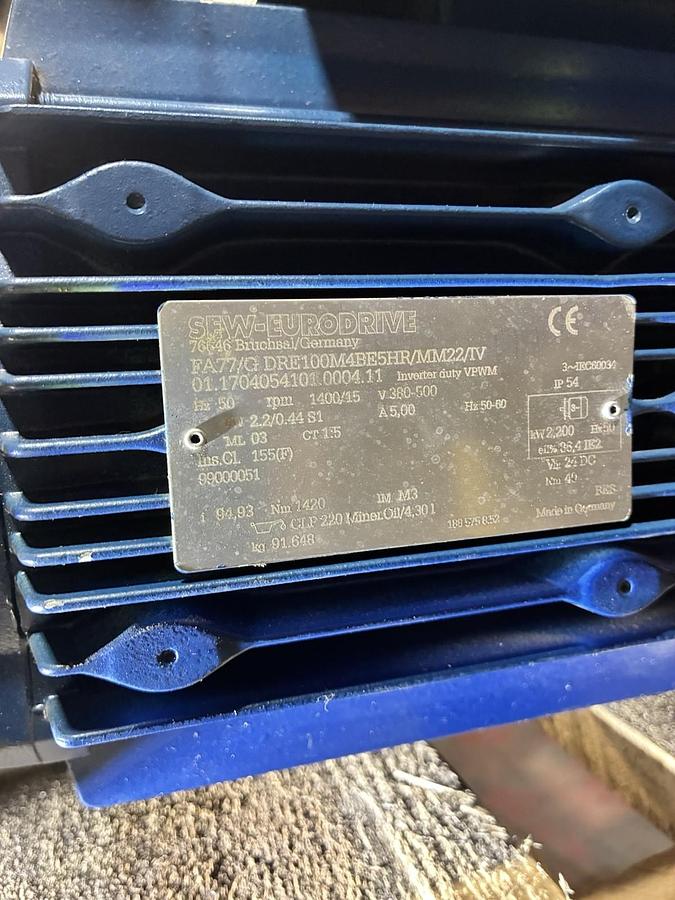 Used SEW EURODRIVE,FA77/G DRE90L4BE2HR/MM15/IV,GEAR MOTOR 1.5kW RATIO 94.93