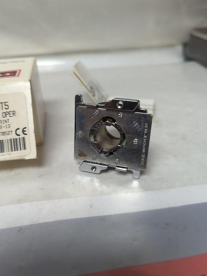 CUTLER-HAMMER,10250T5,PUSH-PULL OPERATOR 2-POS NOS