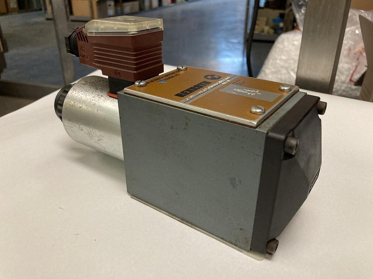 Used Rexroth,5-4WE10C32/CW110RN9Z55/A12V,Hydraulic Valve