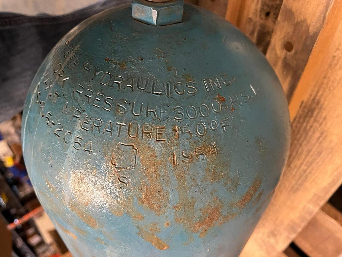 Used GREER,PS-2.5-2054,HYDRAULIC ACCUMULATOR 3000PSI