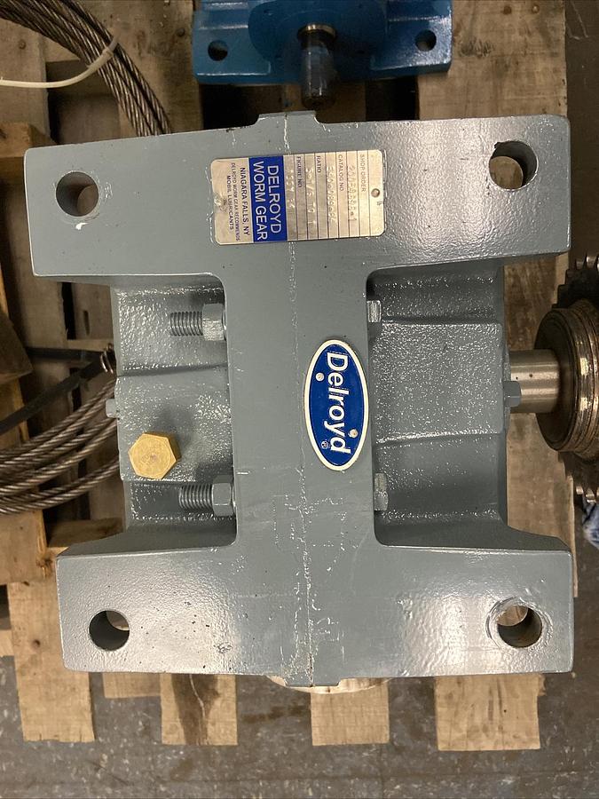 Used Delroyd,E40-089-B4,Worm Gear Reducer E40-089-B4 Ratio 5-1/6:1
