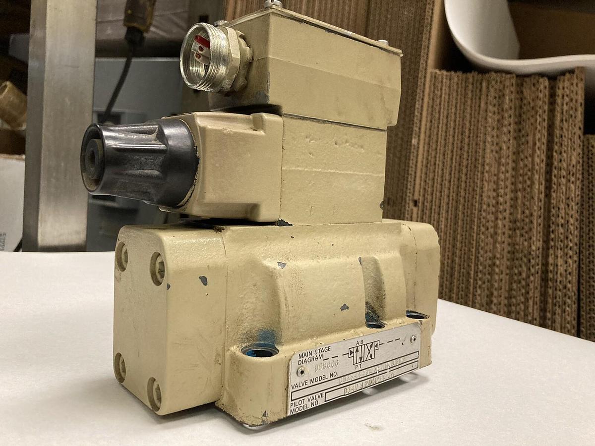 Used Vickers,DG4V-3-2A-M-W-B-40,Directional Control Valve DG5S4046AXETMWB50 Valve
