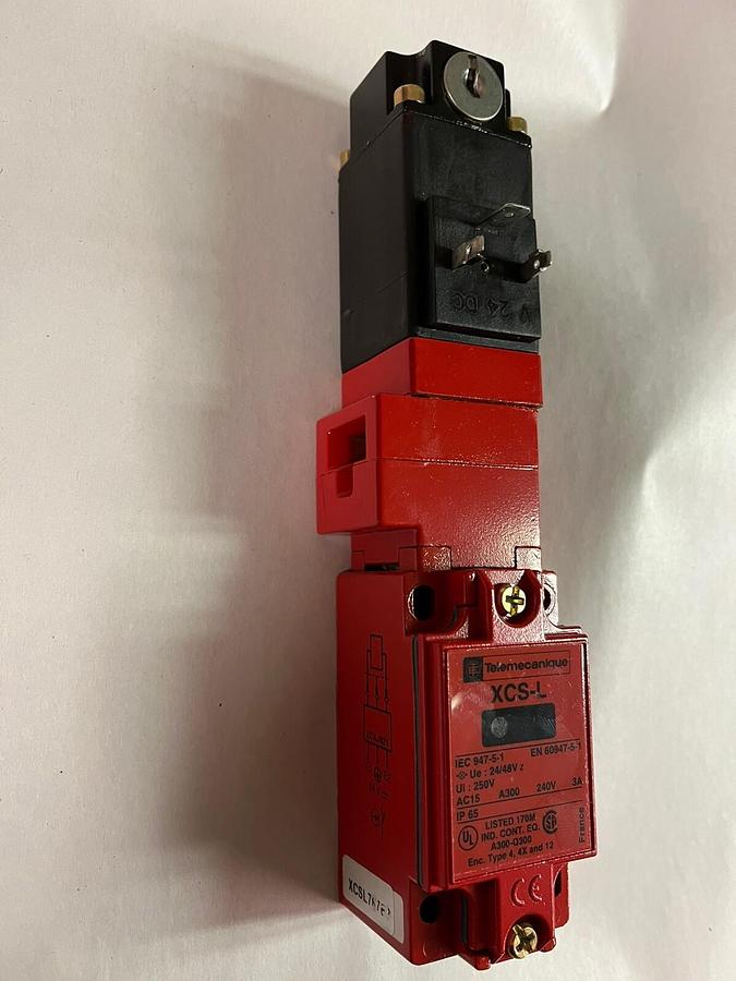 Telemecanique Schneider Electric,XCSL767B3,Limit Switch NO KEY