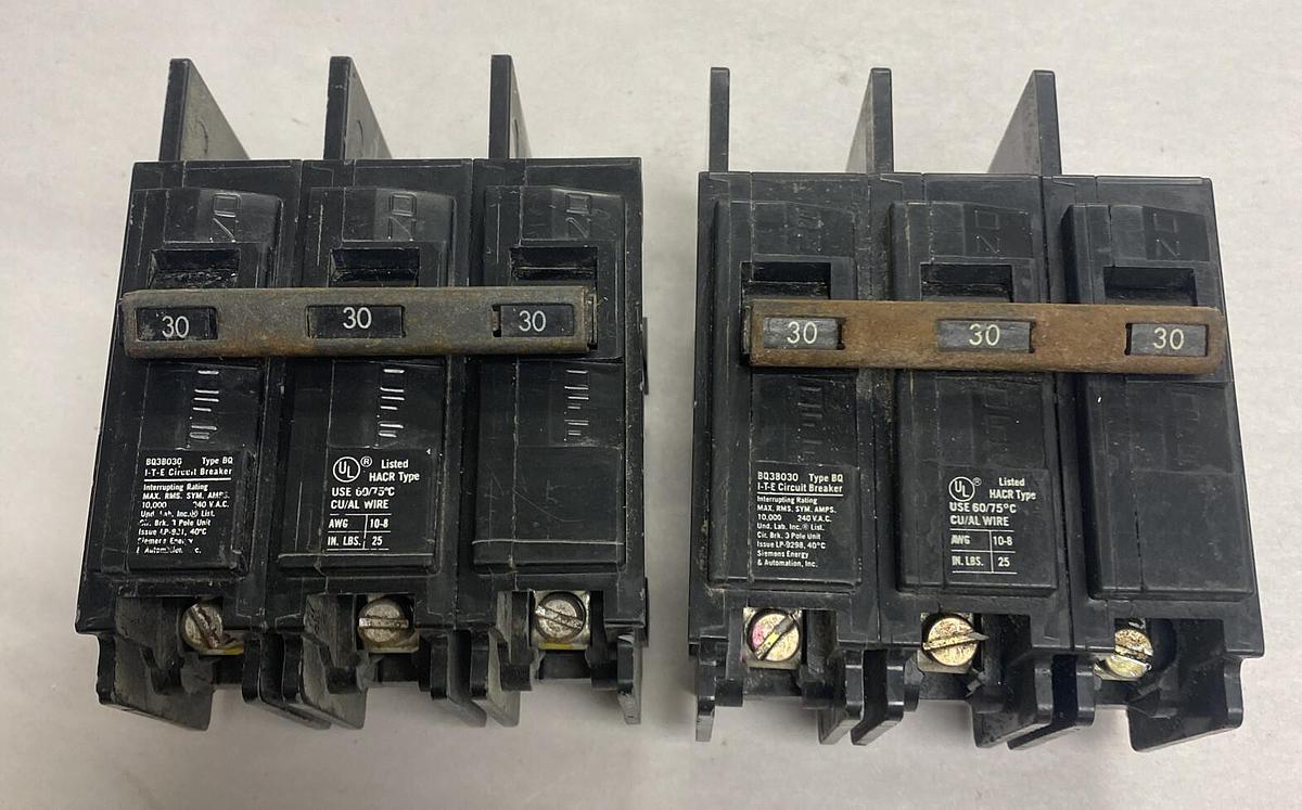 Used ITE SIEMENS,BQ3B03G,Circuit Breaker 30 AMP 240V Lot Of 2