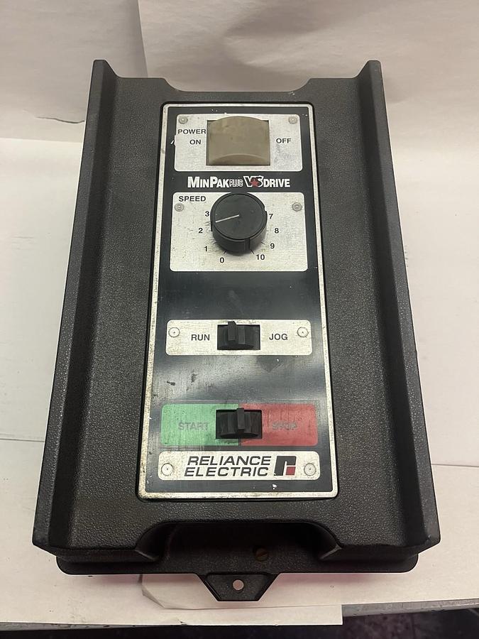 Used RELIANCE,14C12,MINPAK PLUS VARIABLE SPEED DC DRIVE IN 230VAC OUTPUT 100VDC 15A