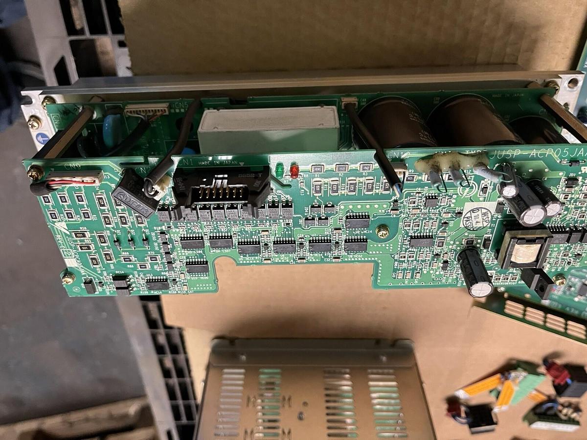 Used YASKAWA,JUSP-ACP05JAB,SERVO DRIVE
