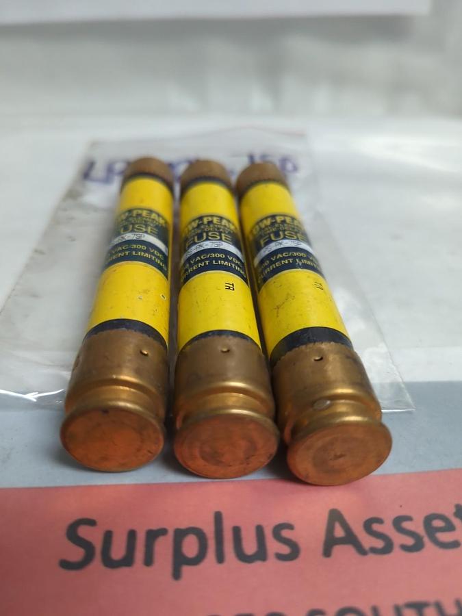 Used COOPER BUSSMANN,LPS-RK-7SP,LOW-PEAK 7 AMP FUSE LOT OF 3 PRE-OWNED