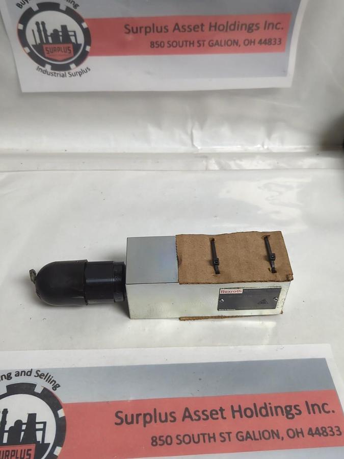 REXROTH,R900555772,DIRECTIONAL CONTROL VALVE HSZ 06 A106-3X/S100M00 NOS