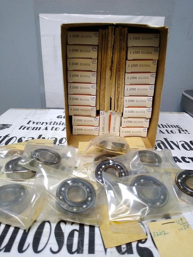 New Departure,3202 11085,Deep groove Ball Bearing Lot of 32 NOS