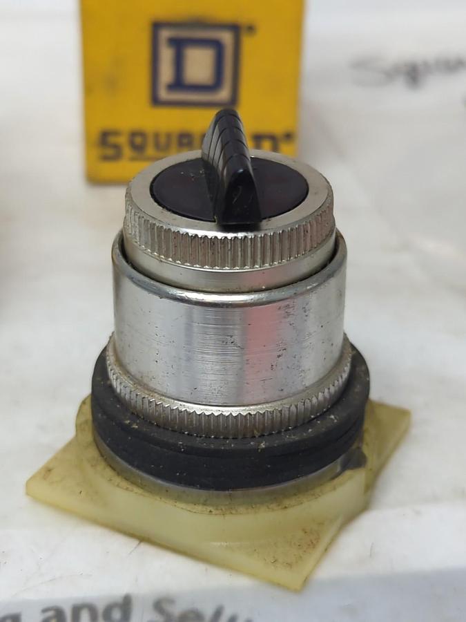 SQUARE D,9001 KS11,SELECTOR SWITCH LOT OF 2 NOS