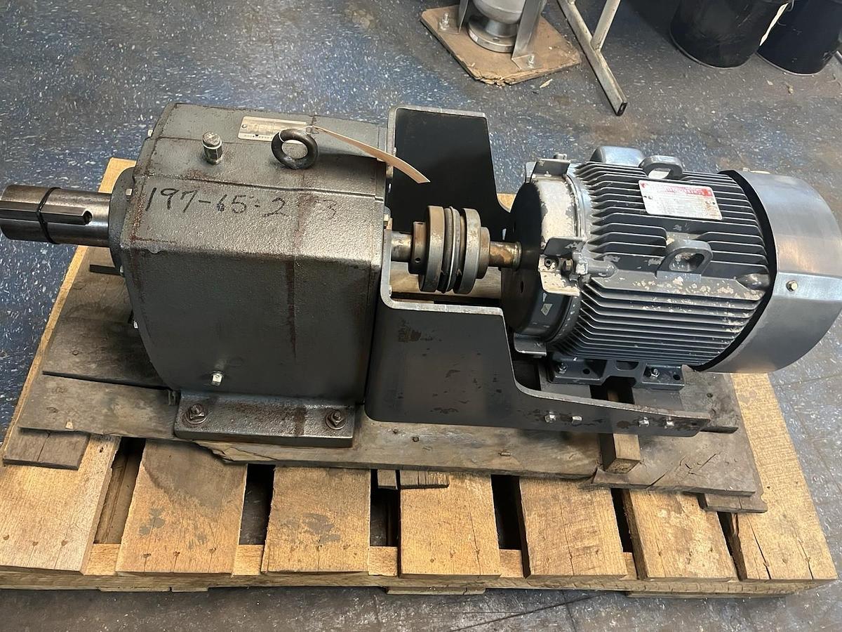 Used PATERSON,IB559NBIUAOOAO4,GEAR REDUCER SHFT DIA 2.75" RATIO 26.56 7.5HP  65.9RPM