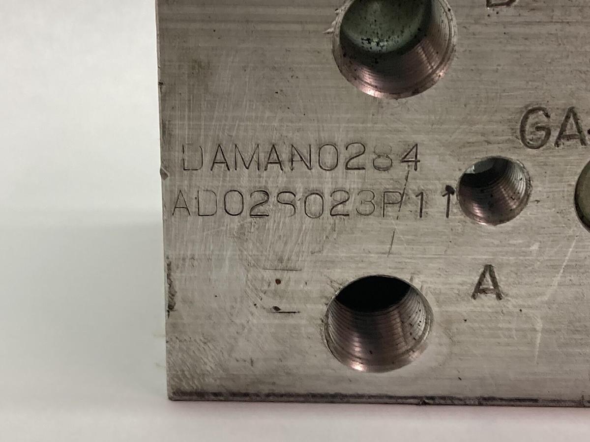 Used Lubriquip,AD02S023P11,Valve Block