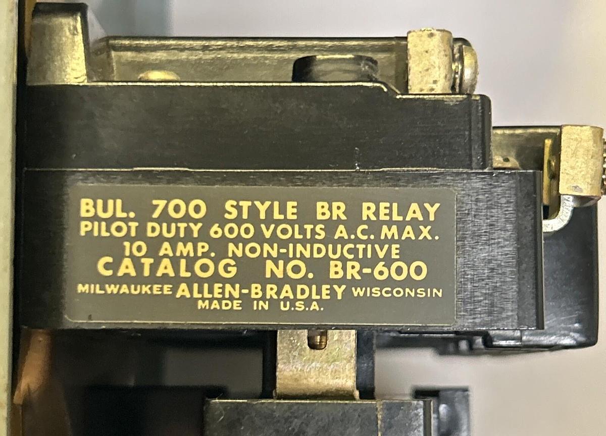 Used ALLEN BRADLEY,BR-600,CONTACTOR 600V W/ ENCLOSURE